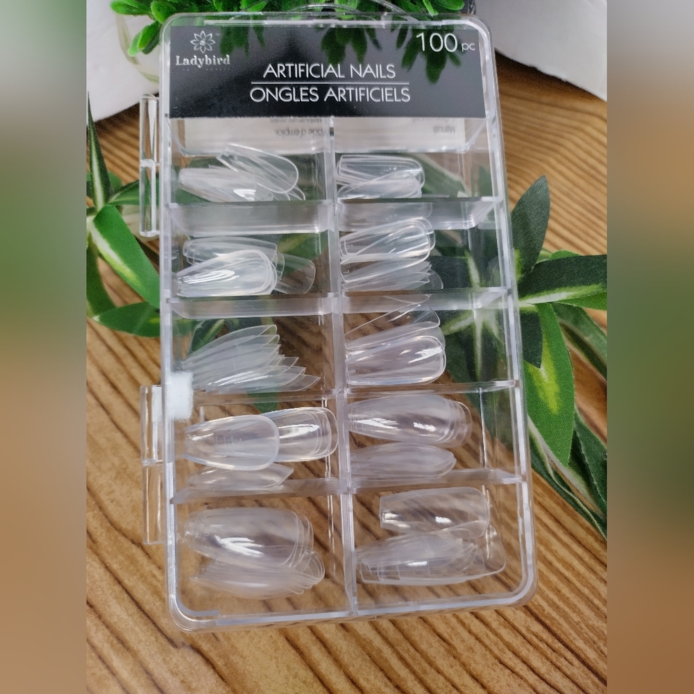 Ladybird Artificial Nail Kit 100 Pieces